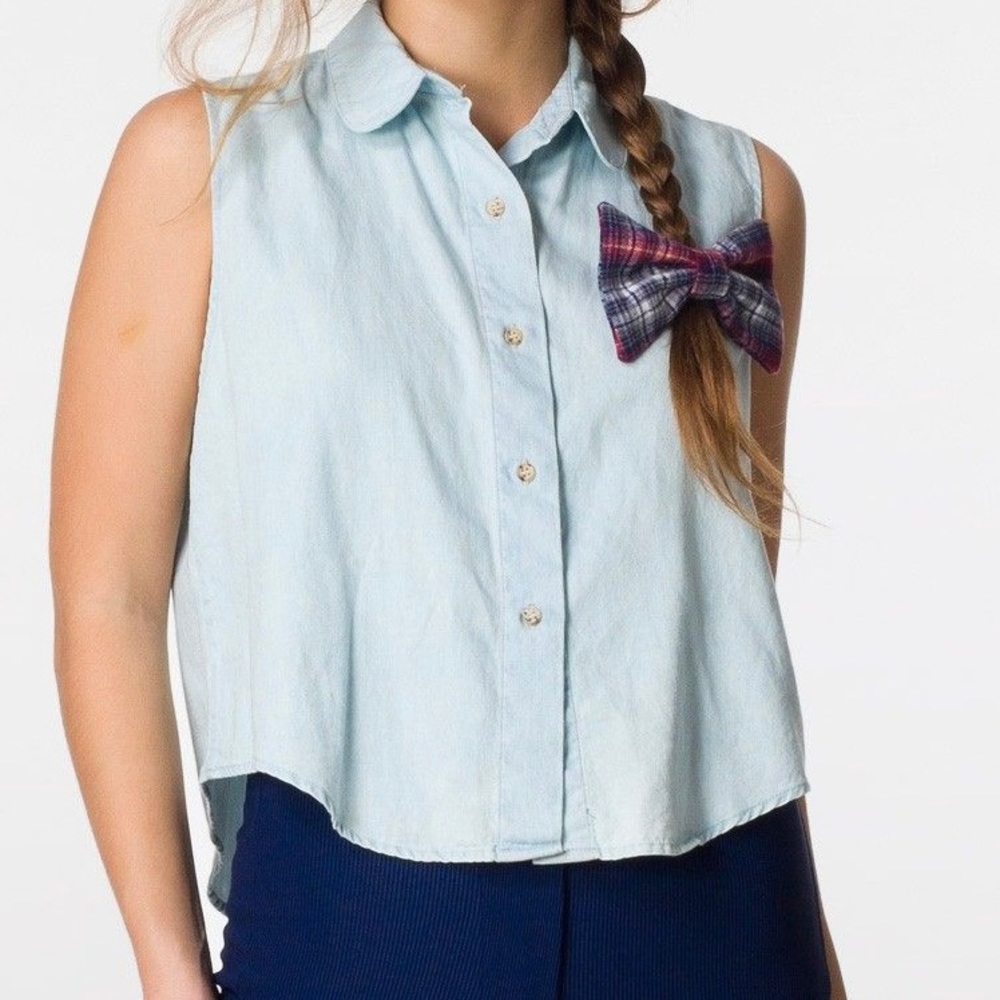 American Apparel 100% Cotton Light Denim Sleeveless Cropped Button-Down Tank Top